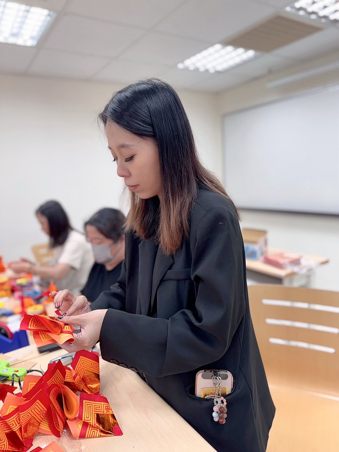 老師示範金紙紙藝製作